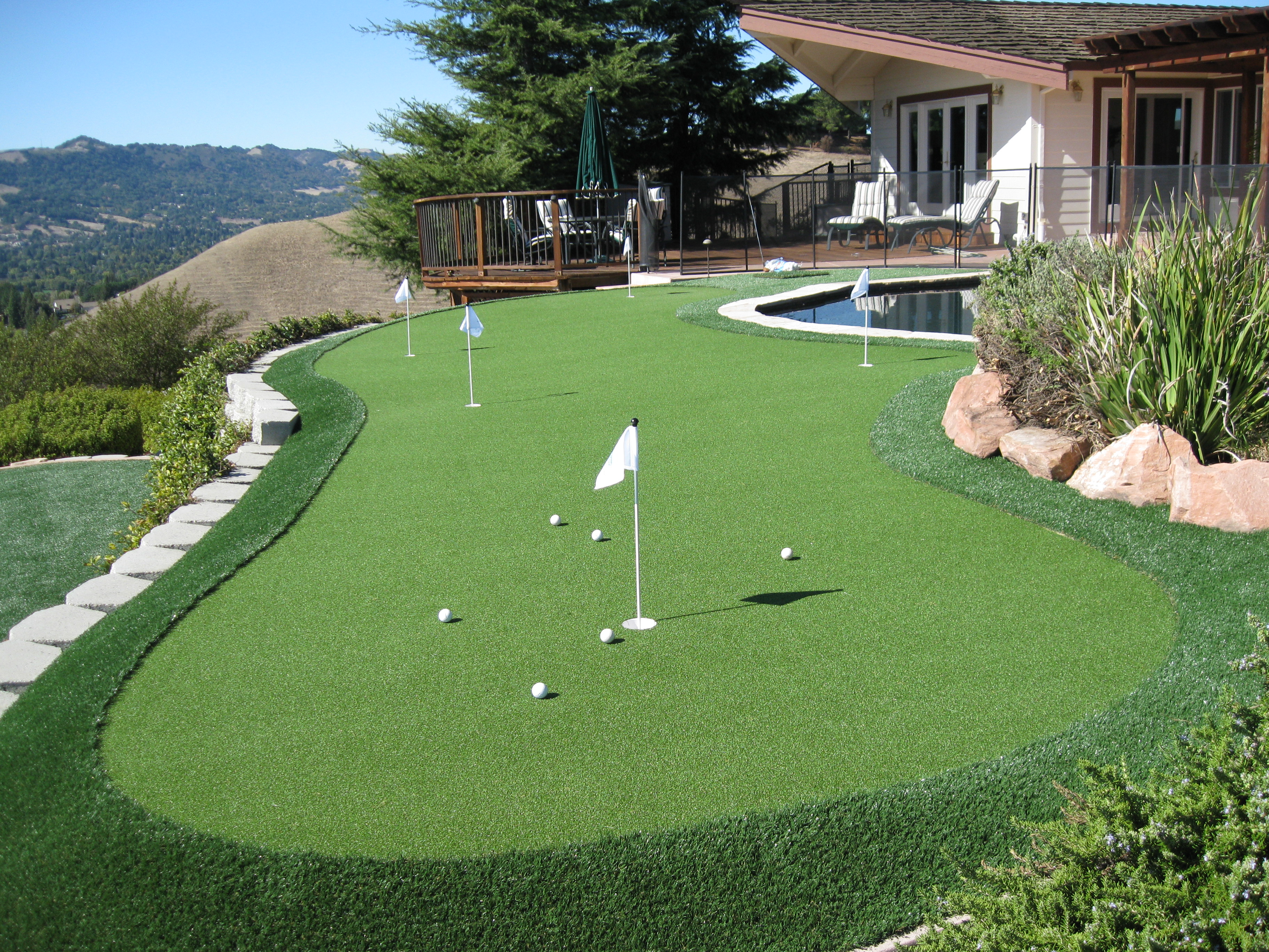 Sharpen Your Stroke With a Backyard Putting Green From PolyGrass in the Bay Area 
