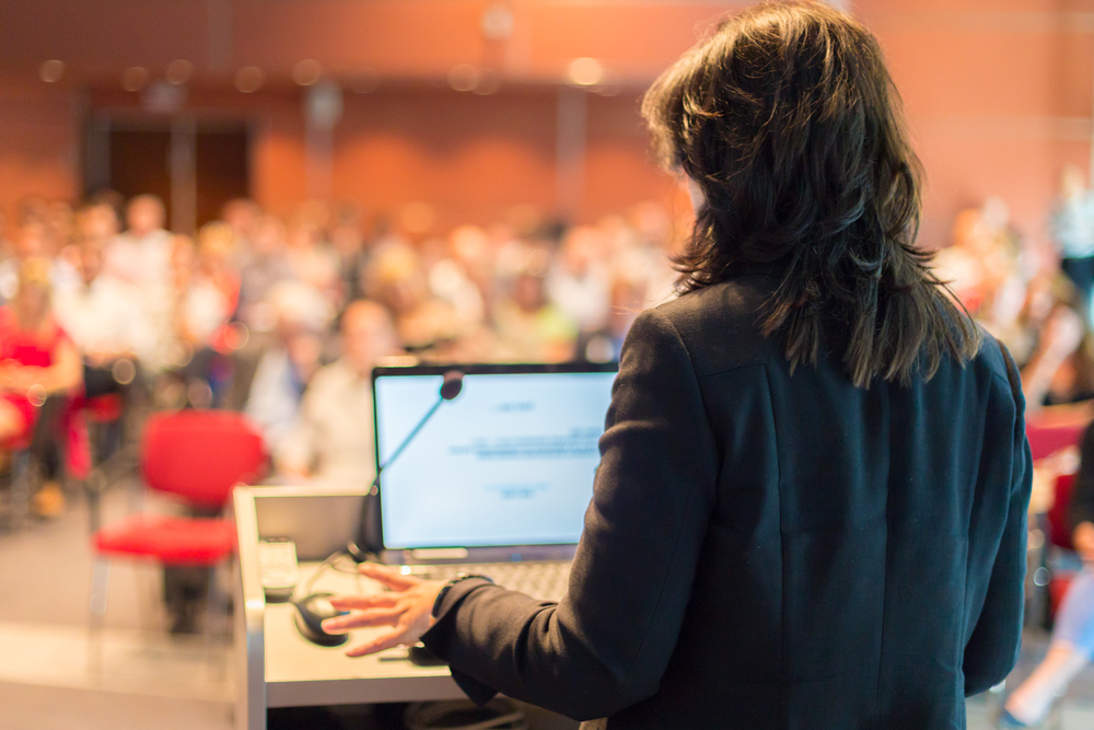 how-a-keynote-speaker-can-customize-their-speech-for-any-audience